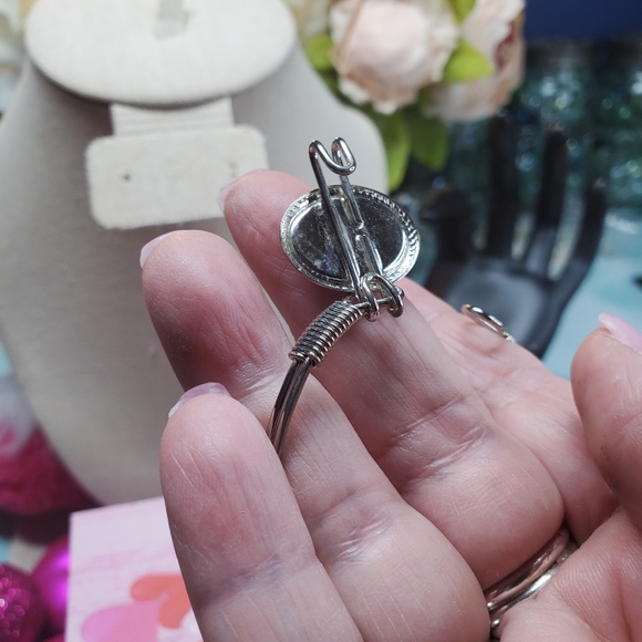 Silvertone bangle bracelet with a mother-of-pearl Inlay of a sun, bird & mountai - Picture 12 of 14